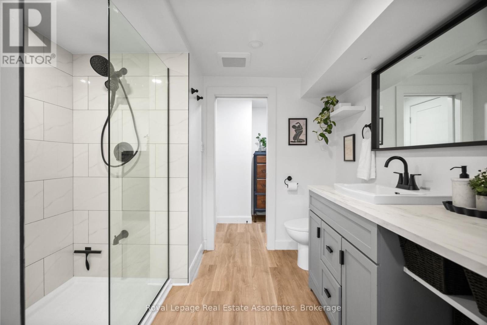 86 Queensdale Crescent, Guelph, Ontario  N1H 6W3 - Photo 35 - X12487892