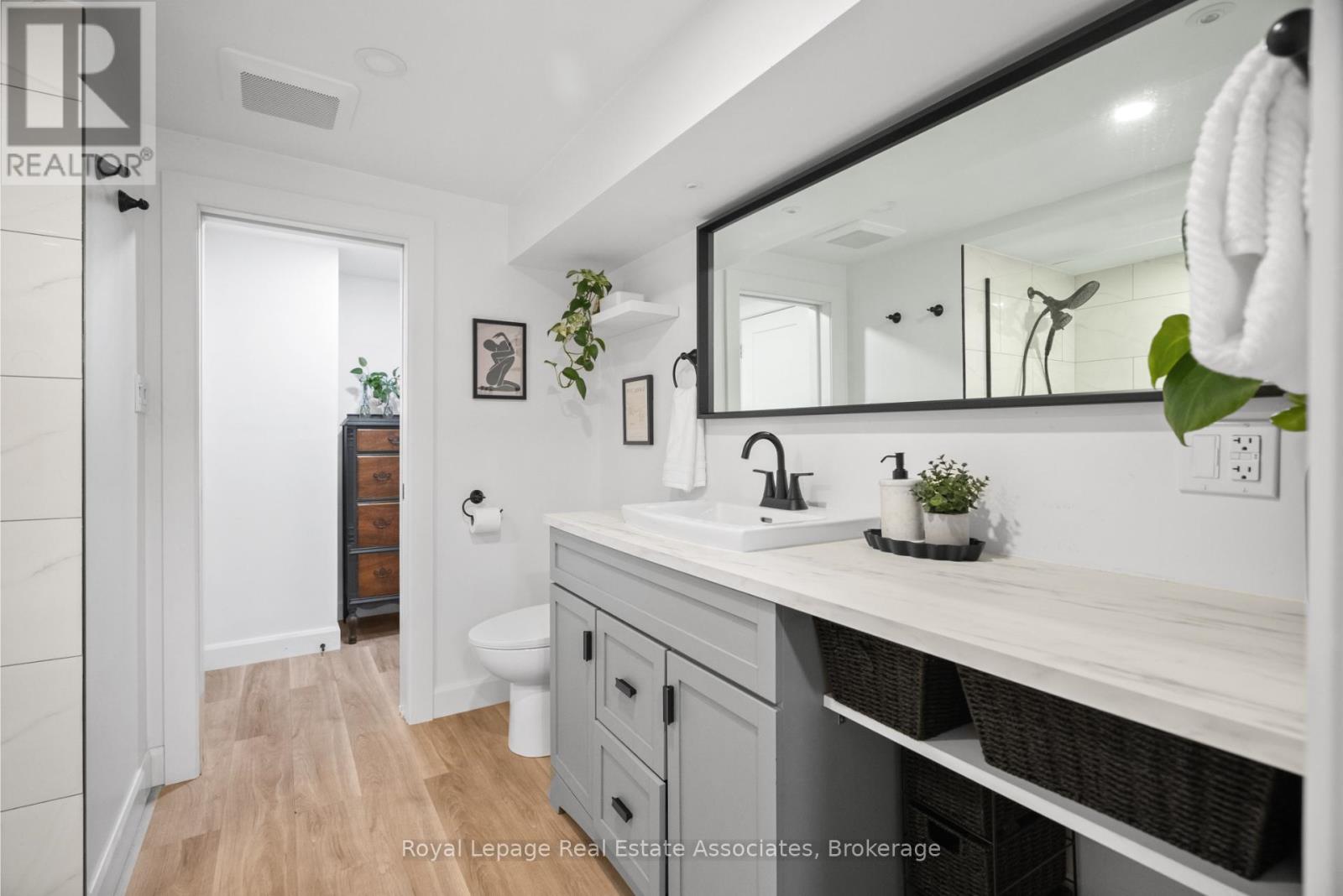 86 Queensdale Crescent, Guelph, Ontario  N1H 6W3 - Photo 36 - X12487892