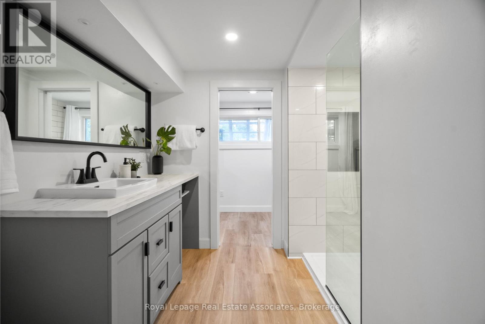 86 Queensdale Crescent, Guelph, Ontario  N1H 6W3 - Photo 38 - X12487892