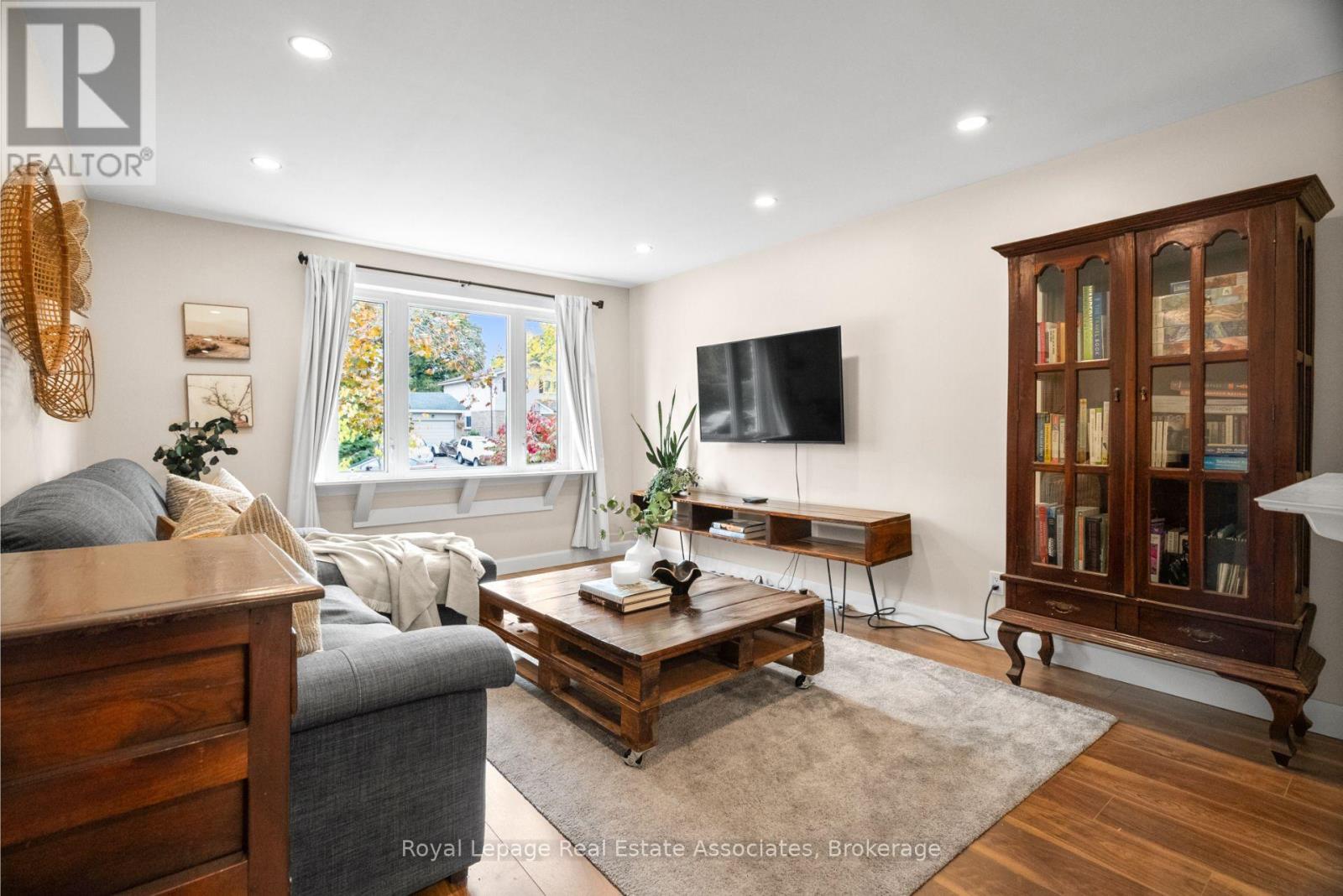 86 Queensdale Crescent, Guelph, Ontario  N1H 6W3 - Photo 5 - X12487892