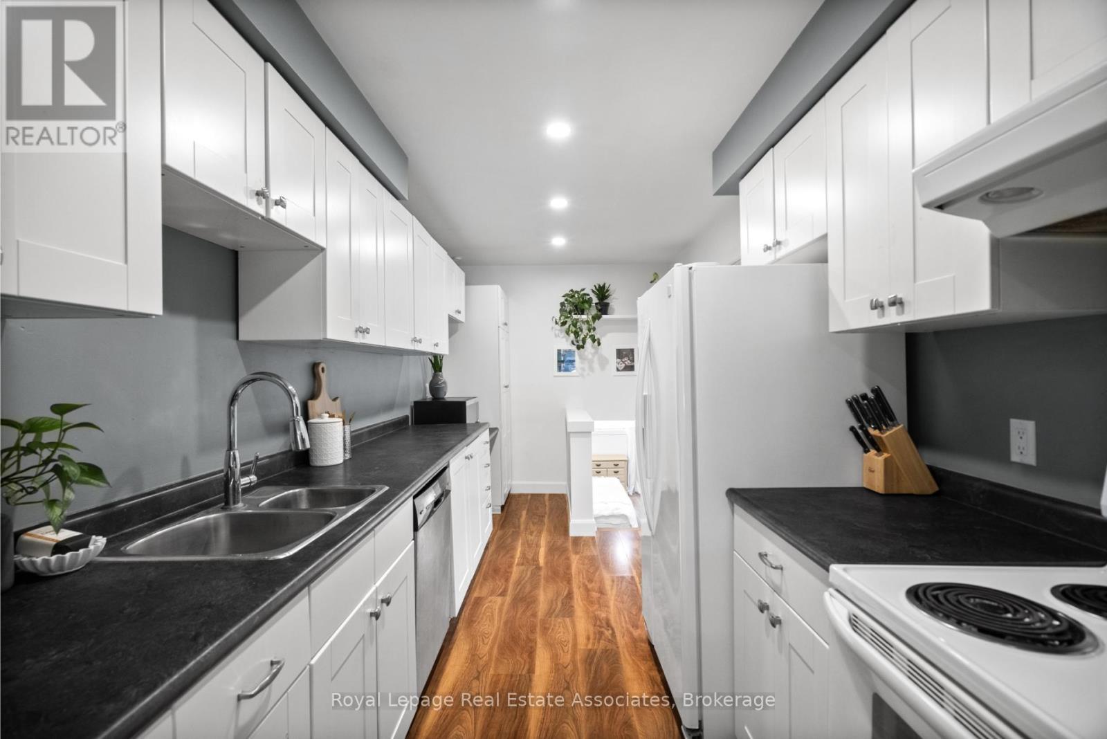 86 Queensdale Crescent, Guelph, Ontario  N1H 6W3 - Photo 9 - X12487892