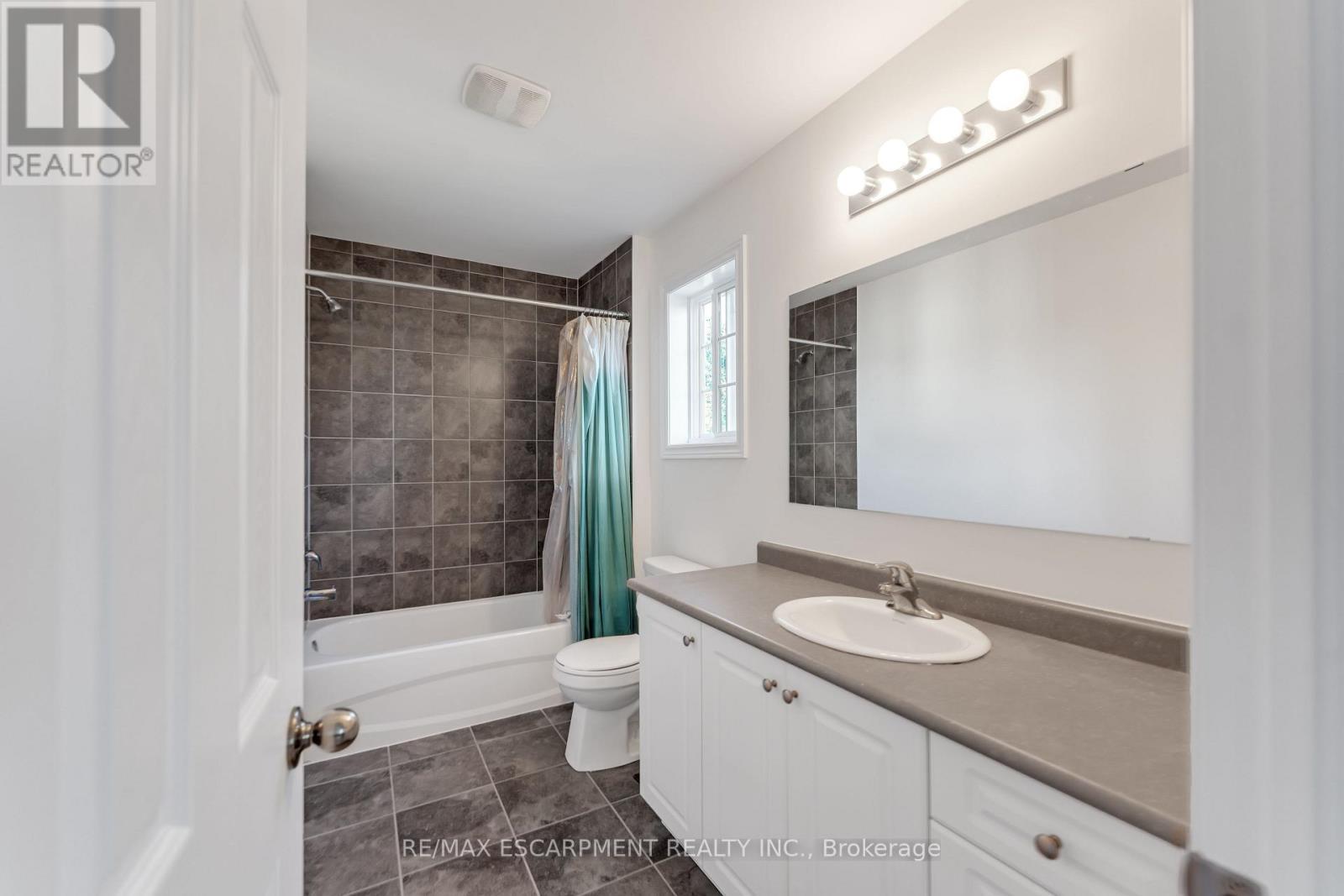 36 Connell Crescent, Hamilton, Ontario  L9C 0C8 - Photo 17 - X12487924