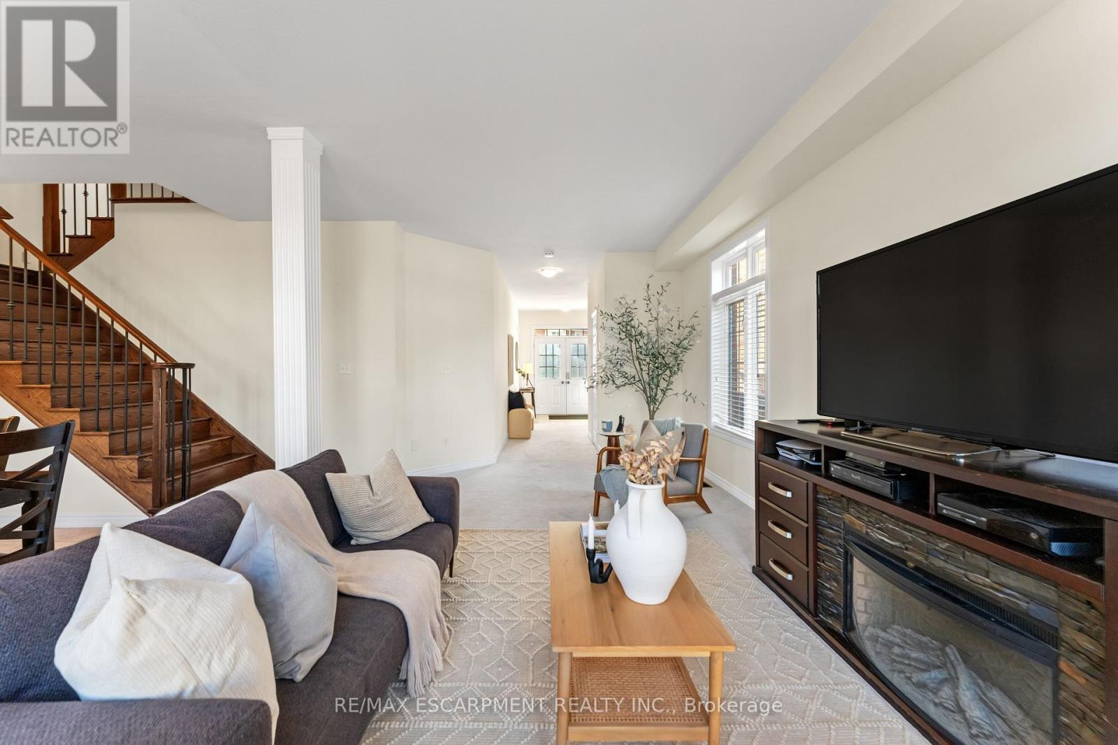 36 Connell Crescent, Hamilton, Ontario  L9C 0C8 - Photo 6 - X12487924