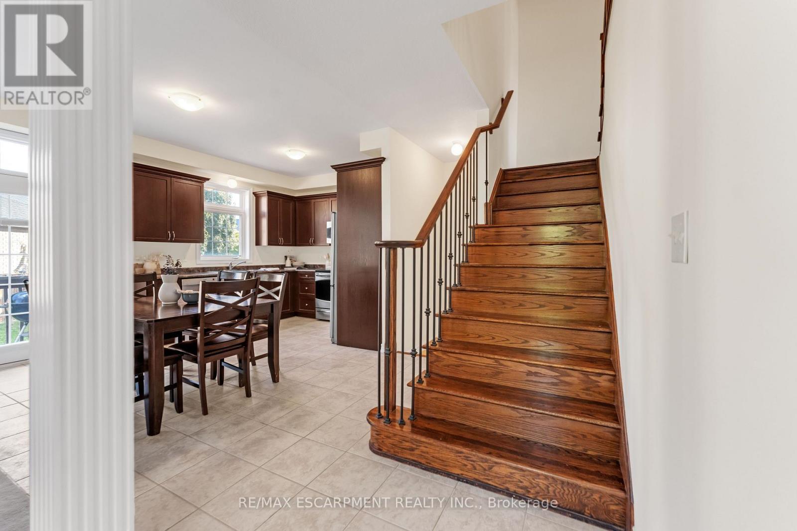 36 Connell Crescent, Hamilton, Ontario  L9C 0C8 - Photo 8 - X12487924