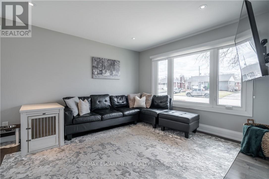 14 Milton Road, St. Catharines, Ontario  L2P 3E8 - Photo 7 - X12487934