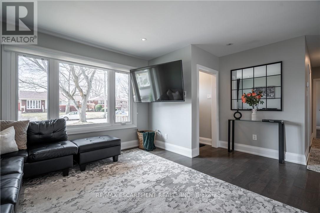 14 Milton Road, St. Catharines, Ontario  L2P 3E8 - Photo 8 - X12487934