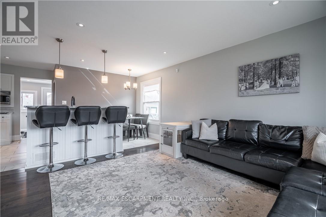 14 Milton Road, St. Catharines, Ontario  L2P 3E8 - Photo 9 - X12487934