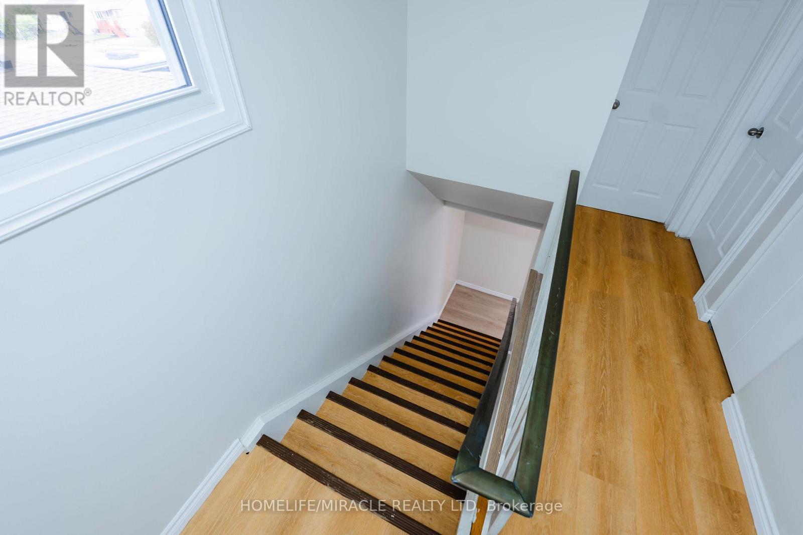 1728 Mckeown Avenue, North Bay, Ontario  P1B 7N3 - Photo 3 - X12487986