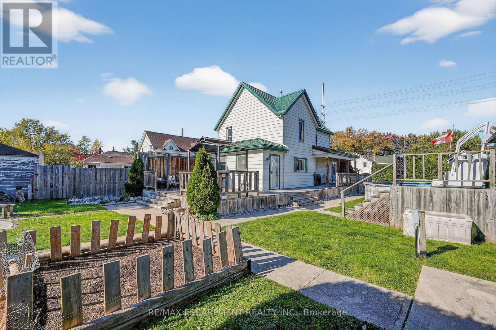 261 Gilmore Road, Fort Erie, Ontario  L2A 2M6 - Photo 2 - X12488106