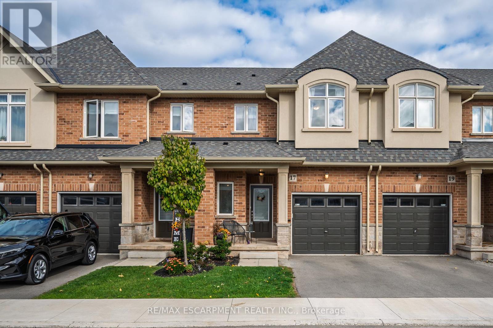 17 ARIETTA LANE, Hamilton, Ontario