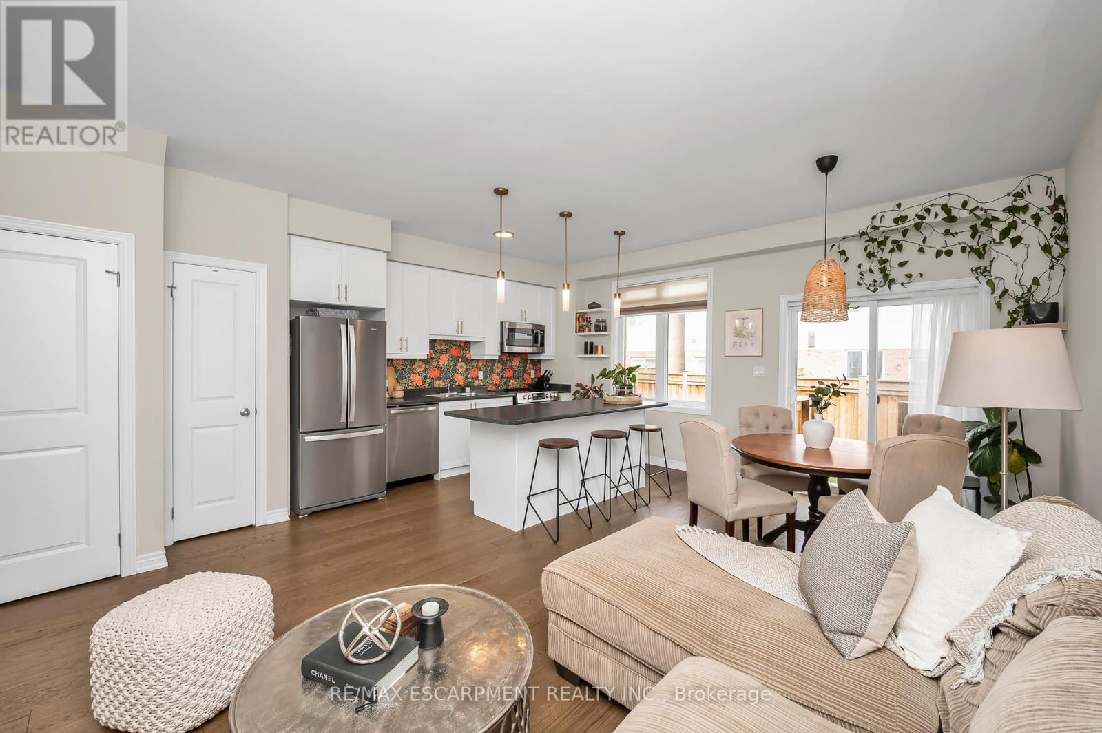 17 Arietta Lane, Hamilton, Ontario  L8E 0K7 - Photo 11 - X12488142