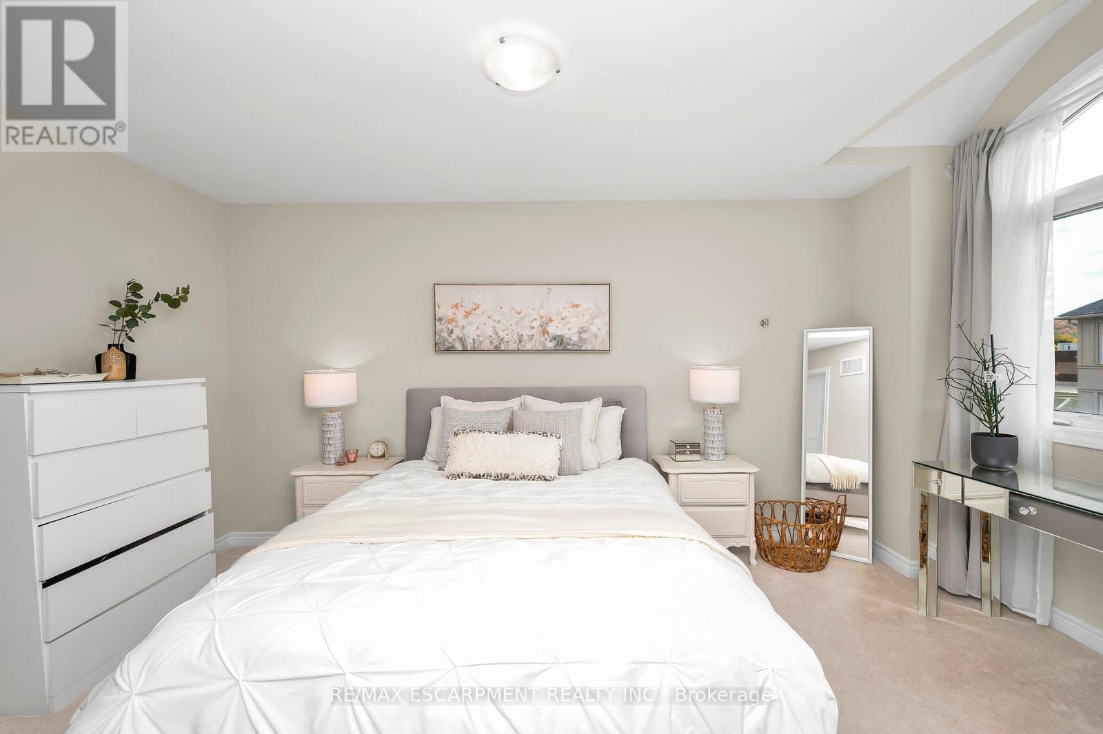 17 Arietta Lane, Hamilton, Ontario  L8E 0K7 - Photo 16 - X12488142