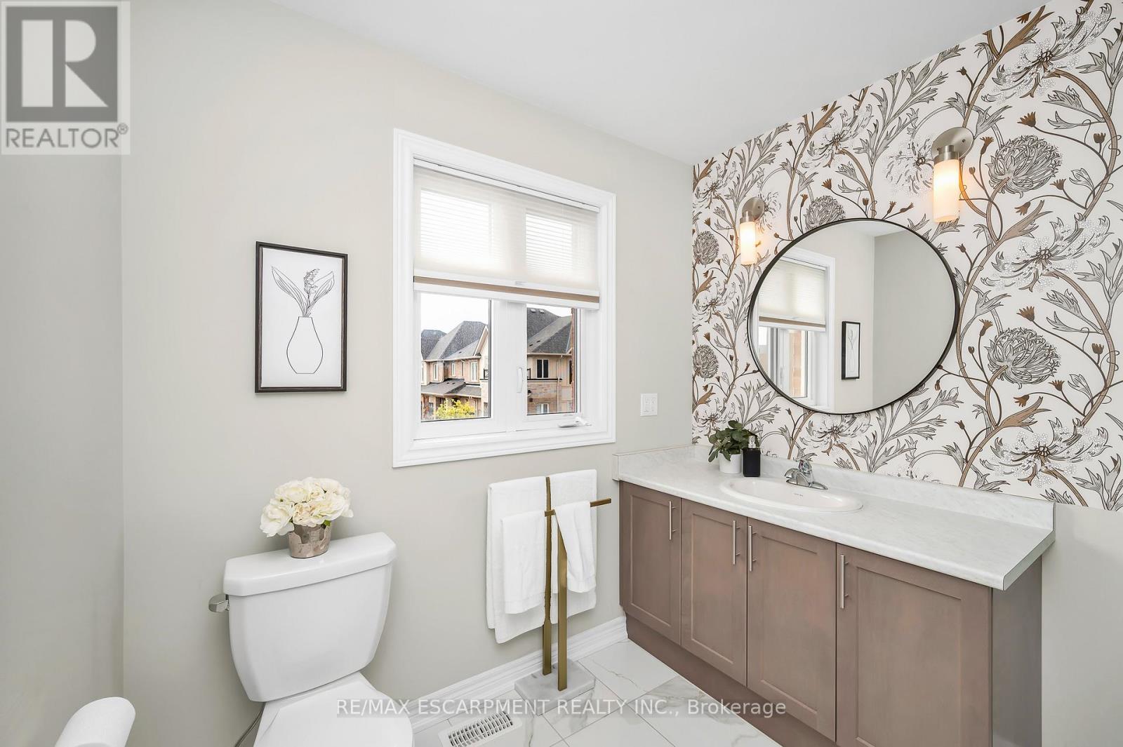 17 Arietta Lane, Hamilton, Ontario  L8E 0K7 - Photo 18 - X12488142