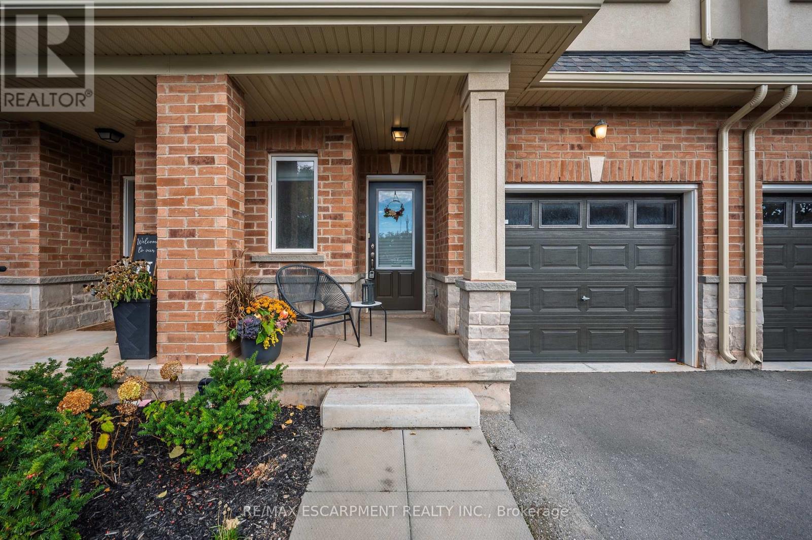 17 Arietta Lane, Hamilton, Ontario  L8E 0K7 - Photo 2 - X12488142