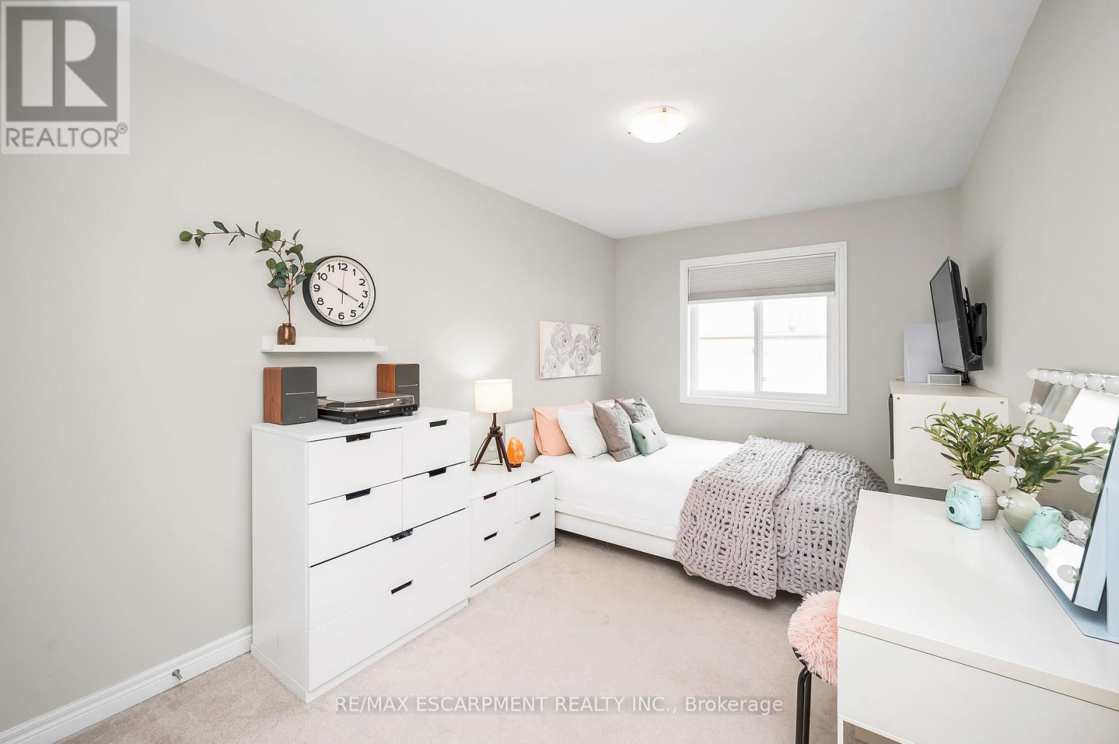 17 Arietta Lane, Hamilton, Ontario  L8E 0K7 - Photo 20 - X12488142