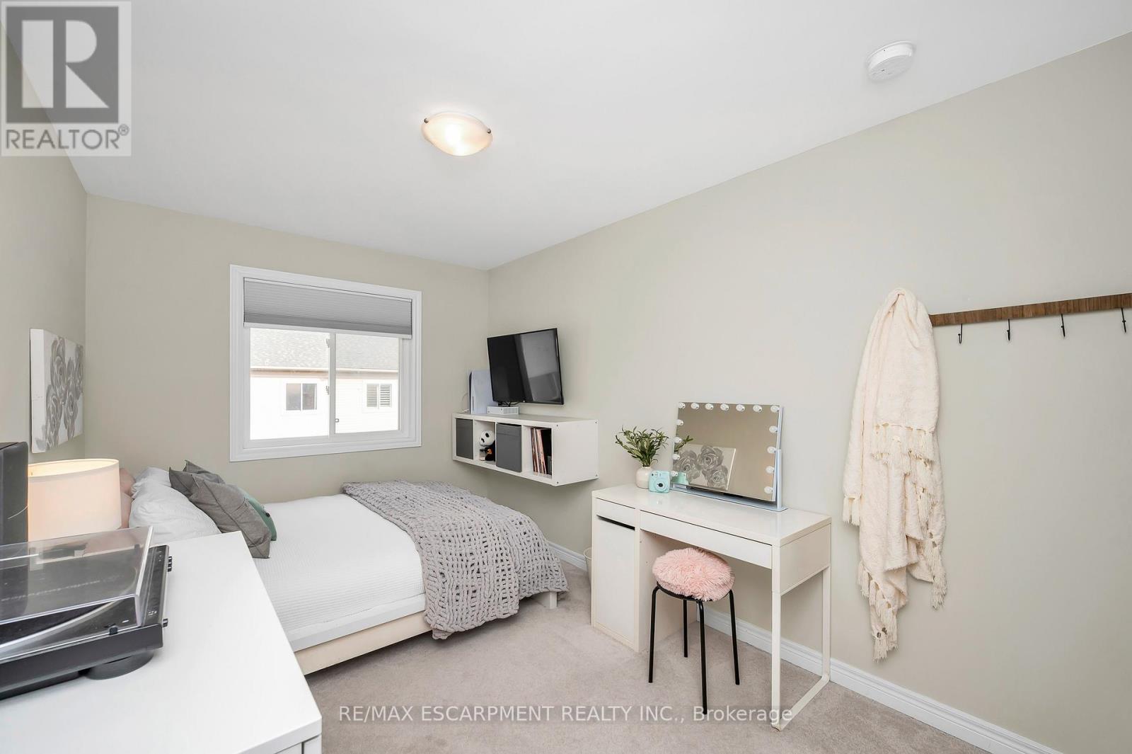 17 Arietta Lane, Hamilton, Ontario  L8E 0K7 - Photo 21 - X12488142