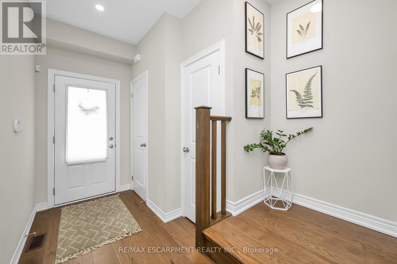 17 Arietta Lane, Hamilton, Ontario  L8E 0K7 - Photo 3 - X12488142