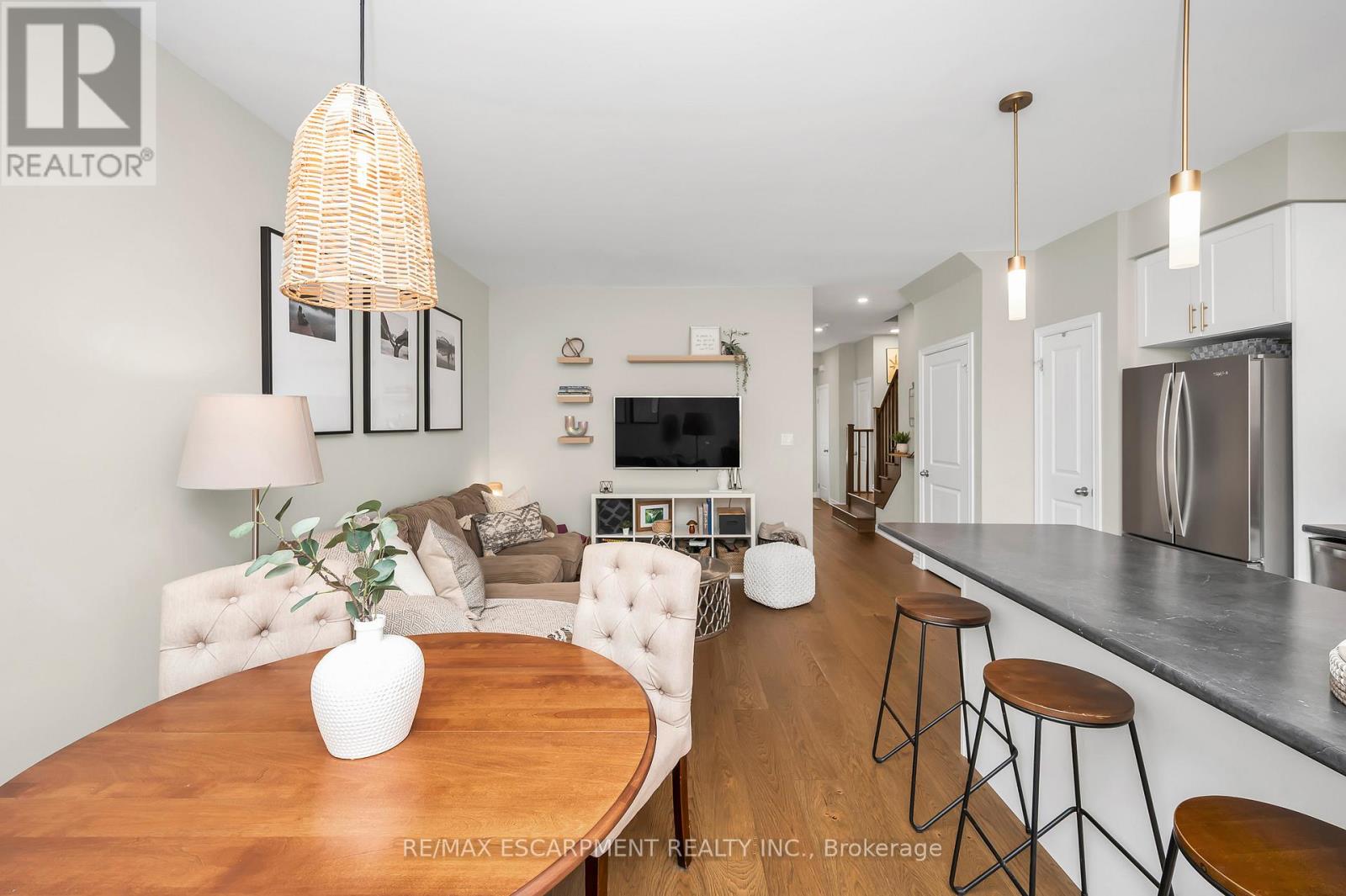 17 Arietta Lane, Hamilton, Ontario  L8E 0K7 - Photo 5 - X12488142