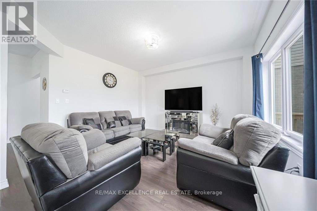 44 Cottonwood Crescent, Welland, Ontario  L3B 0J4 - Photo 15 - X12488234