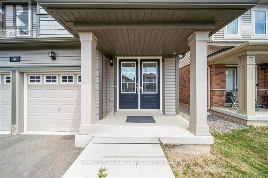 44 Cottonwood Crescent, Welland, Ontario  L3B 0J4 - Photo 3 - X12488234