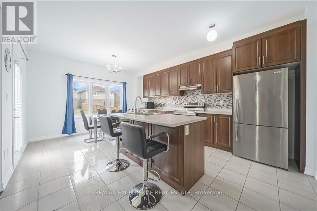 44 Cottonwood Crescent, Welland, Ontario  L3B 0J4 - Photo 7 - X12488234