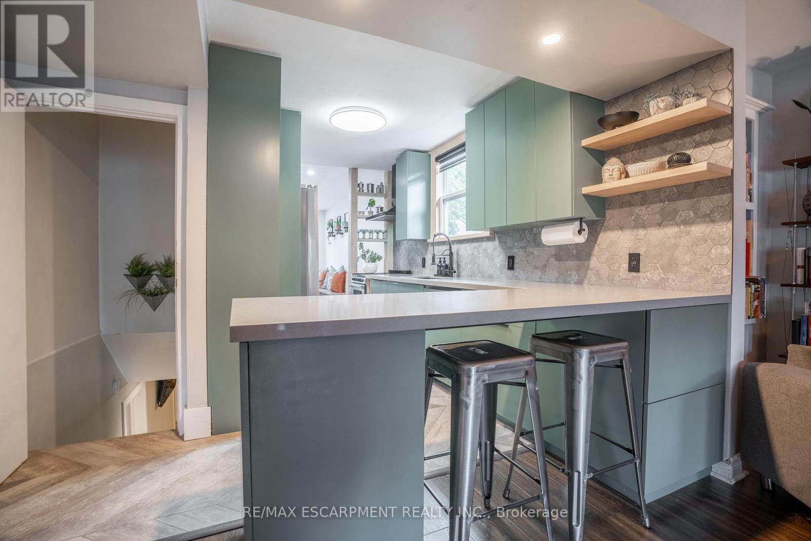 128 East 17th Street, Hamilton, Ontario  L9A 4M5 - Photo 11 - X12488244