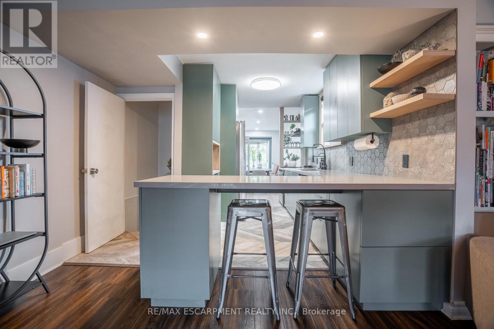 128 East 17th Street, Hamilton, Ontario  L9A 4M5 - Photo 12 - X12488244