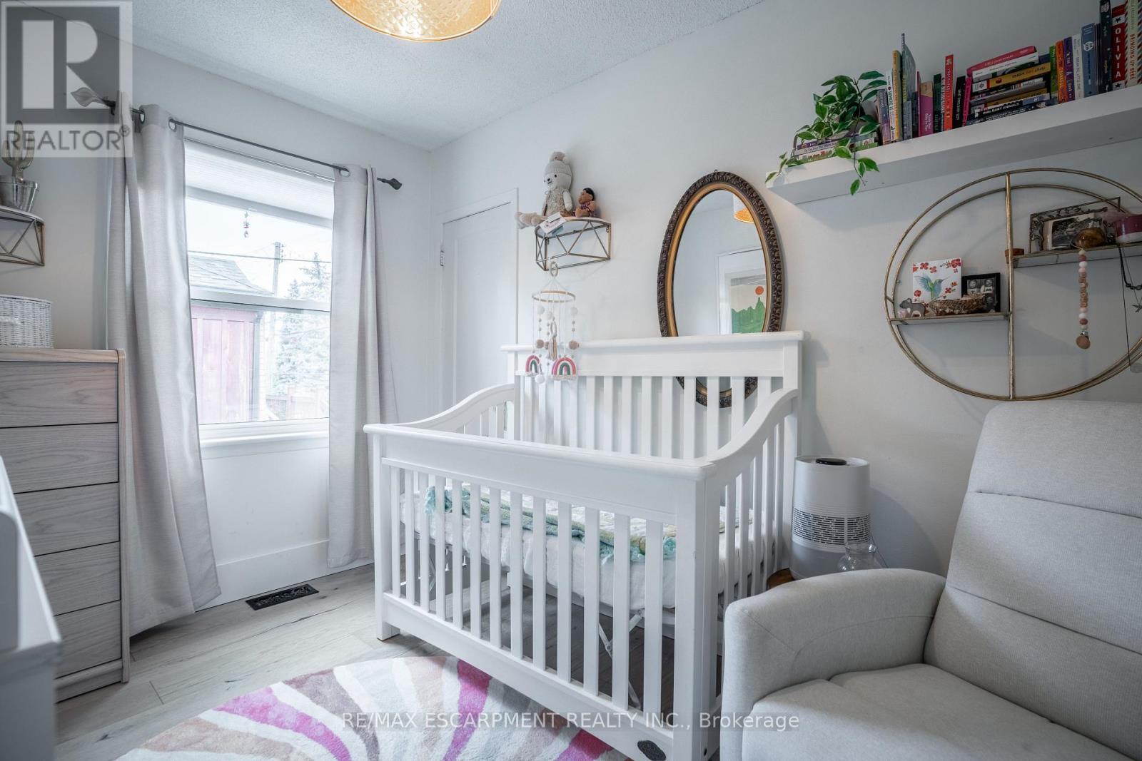 128 East 17th Street, Hamilton, Ontario  L9A 4M5 - Photo 17 - X12488244