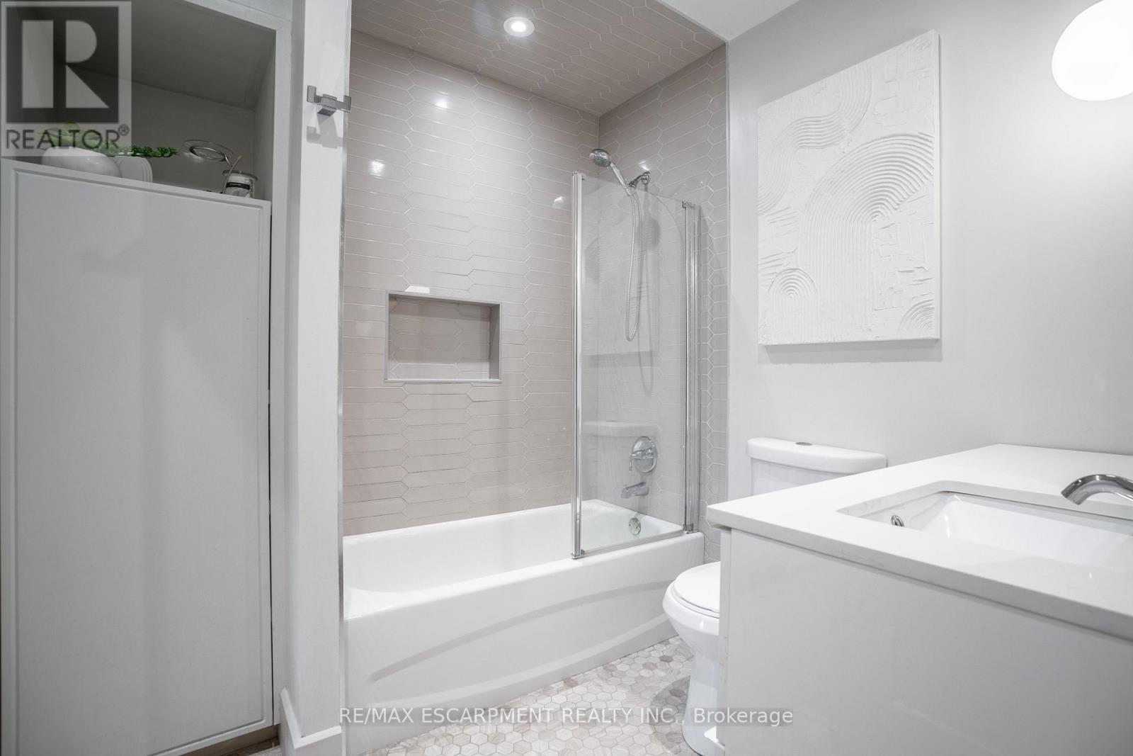 128 East 17th Street, Hamilton, Ontario  L9A 4M5 - Photo 24 - X12488244