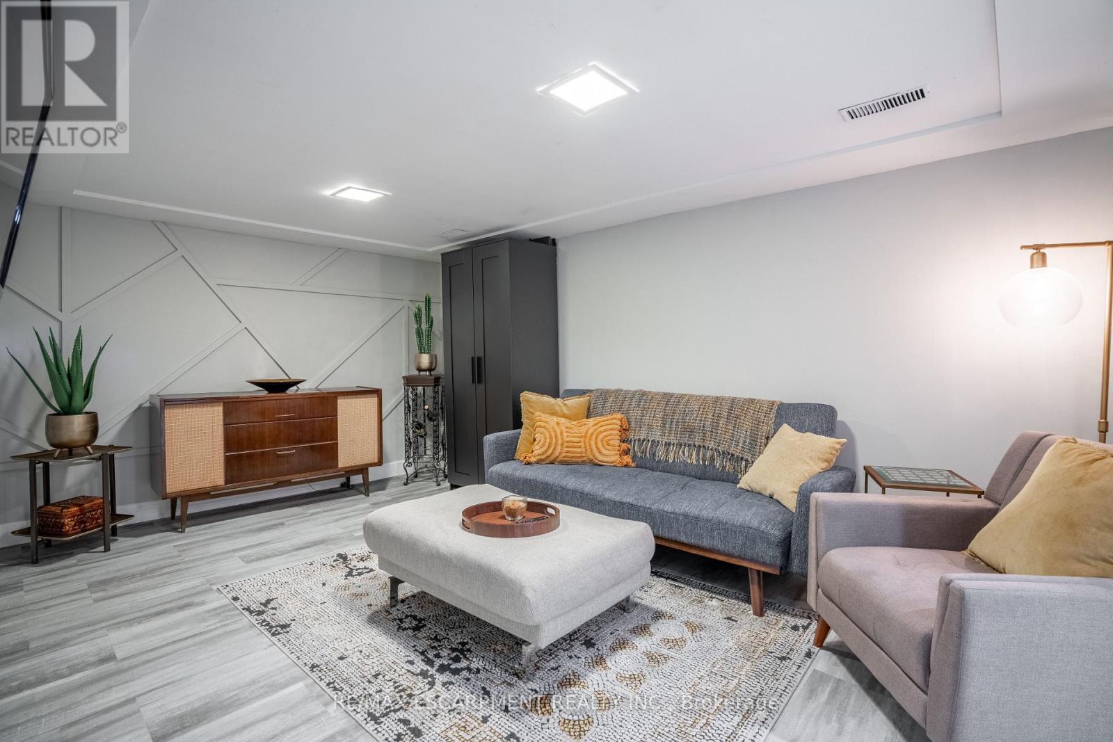 128 East 17th Street, Hamilton, Ontario  L9A 4M5 - Photo 26 - X12488244