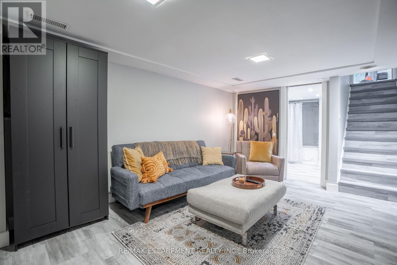 128 East 17th Street, Hamilton, Ontario  L9A 4M5 - Photo 27 - X12488244