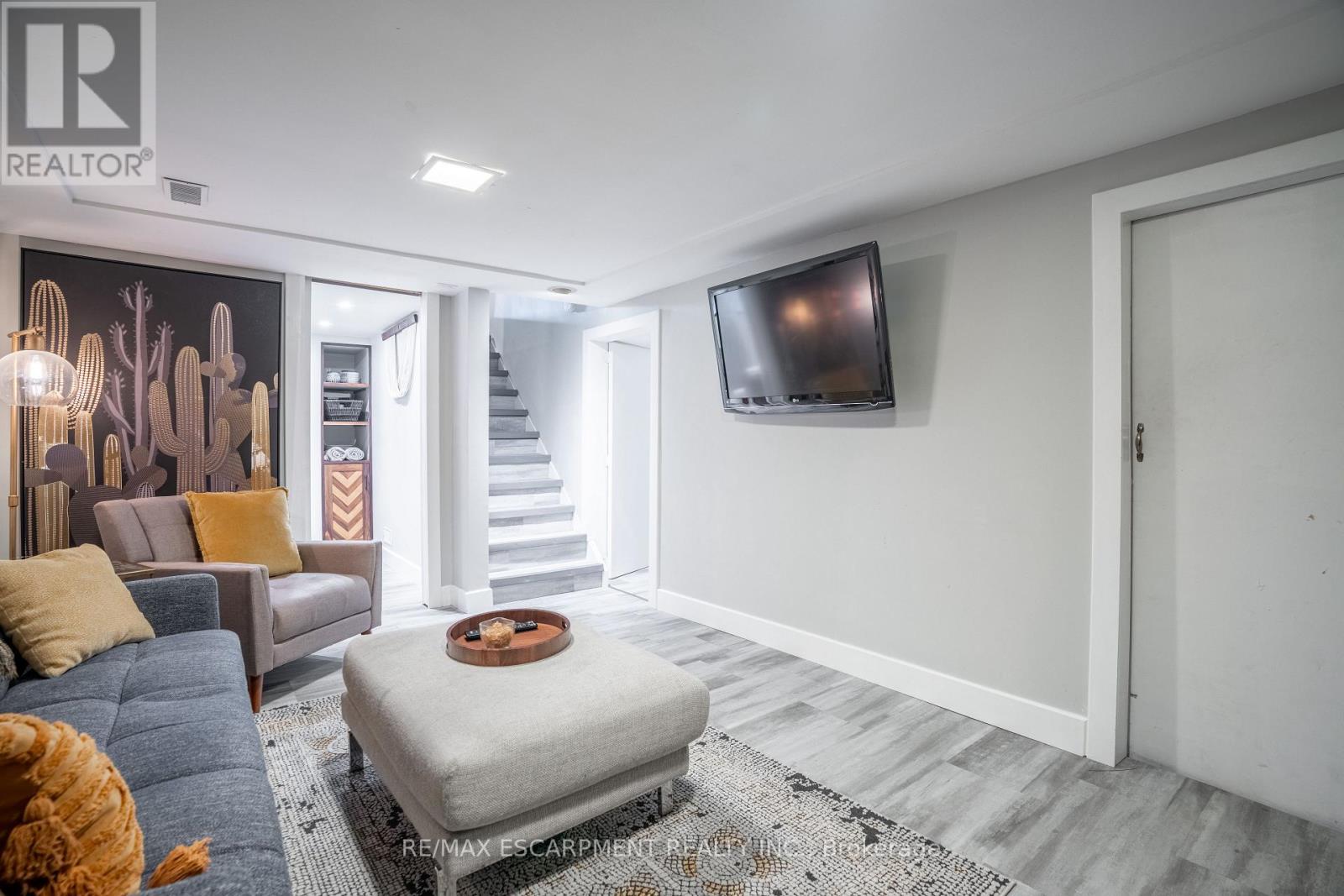 128 East 17th Street, Hamilton, Ontario  L9A 4M5 - Photo 28 - X12488244