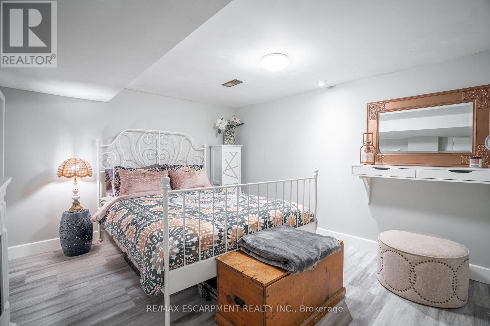 128 East 17th Street, Hamilton, Ontario  L9A 4M5 - Photo 29 - X12488244