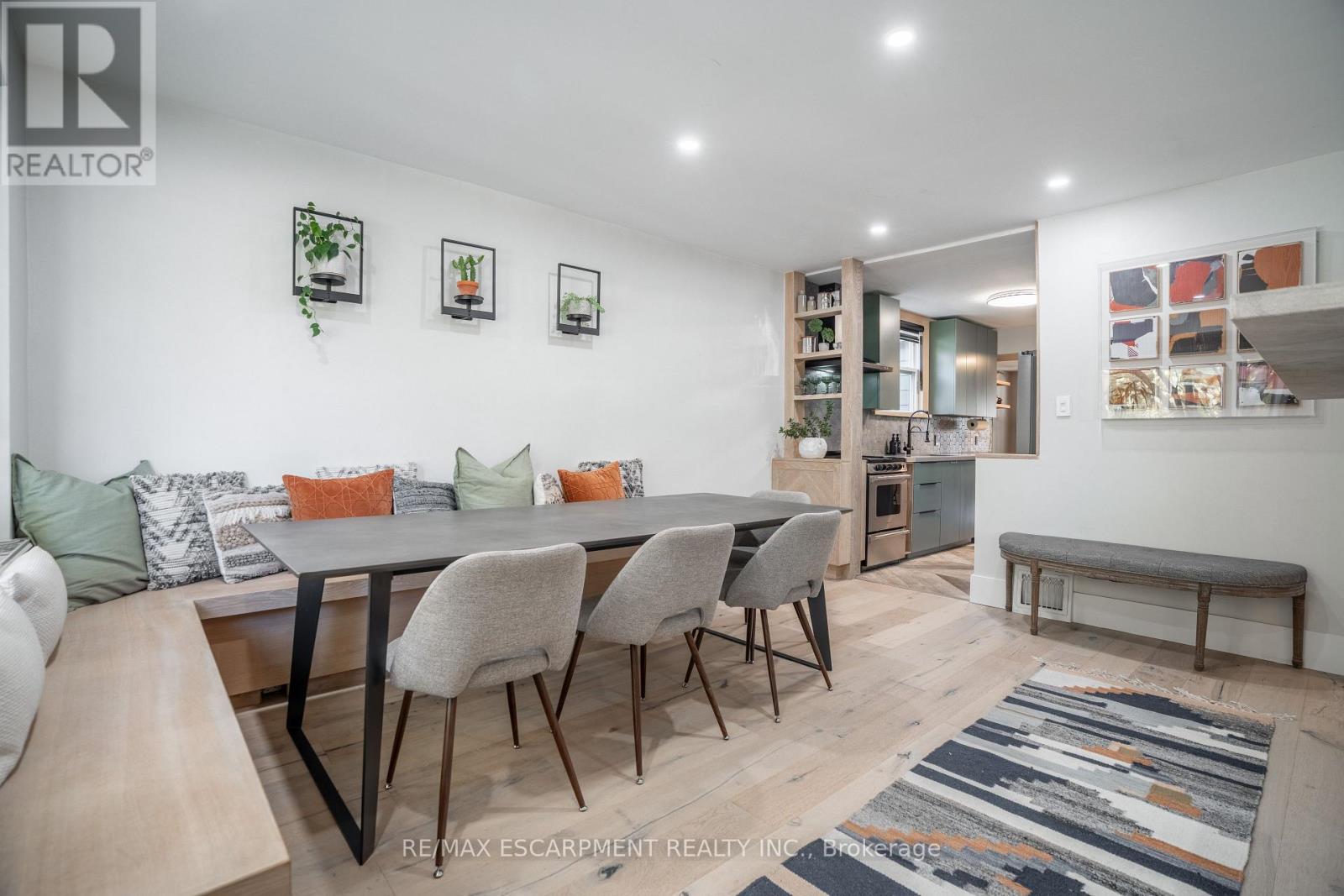 128 East 17th Street, Hamilton, Ontario  L9A 4M5 - Photo 3 - X12488244