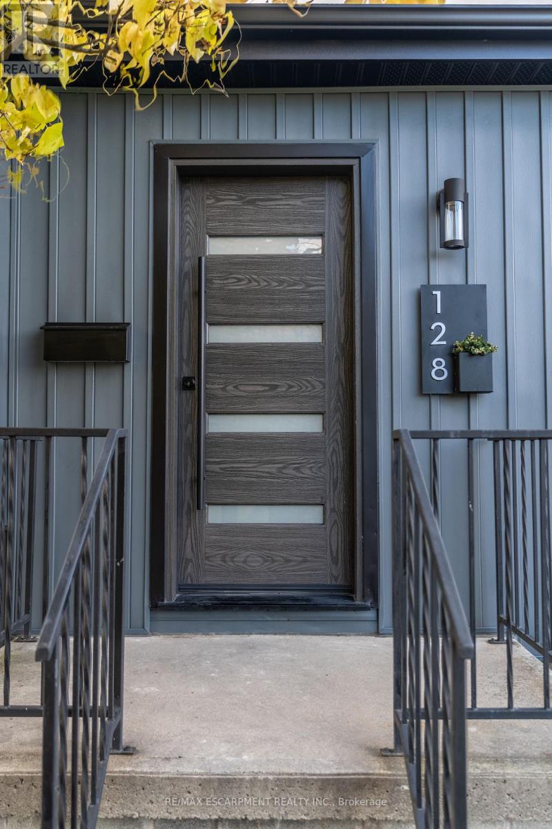 128 East 17th Street, Hamilton, Ontario  L9A 4M5 - Photo 37 - X12488244