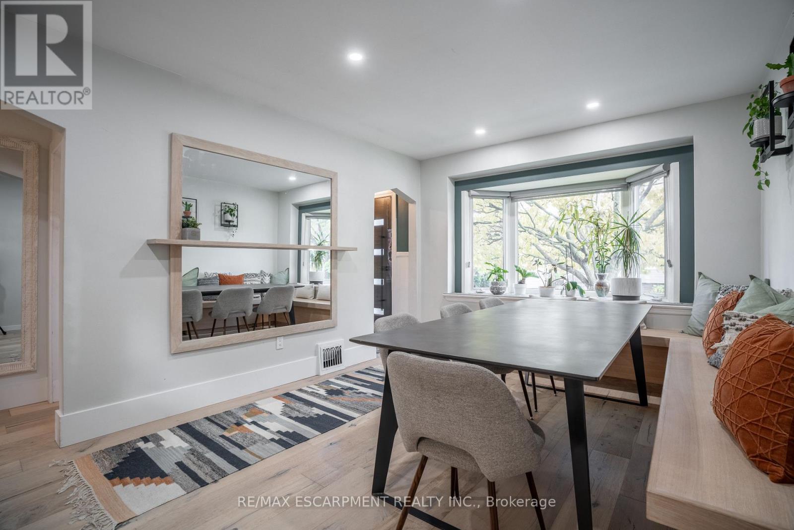 128 East 17th Street, Hamilton, Ontario  L9A 4M5 - Photo 5 - X12488244