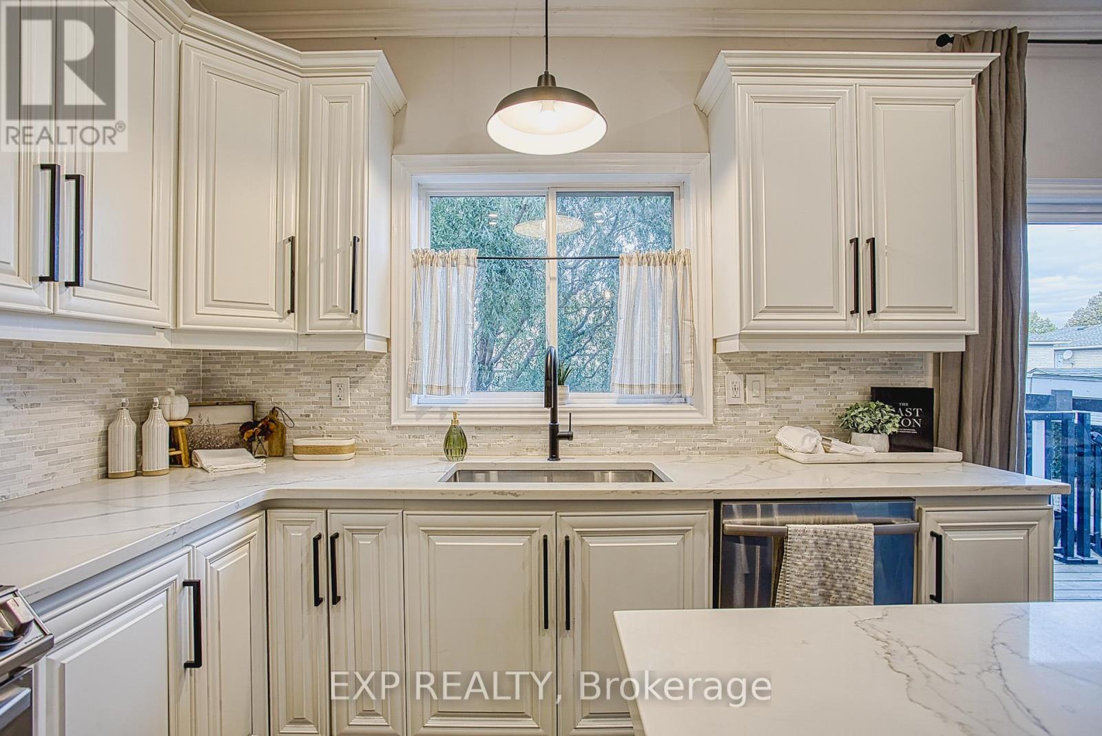 265 Montreal Circle, Hamilton, Ontario  L8E 0C6 - Photo 15 - X12488260