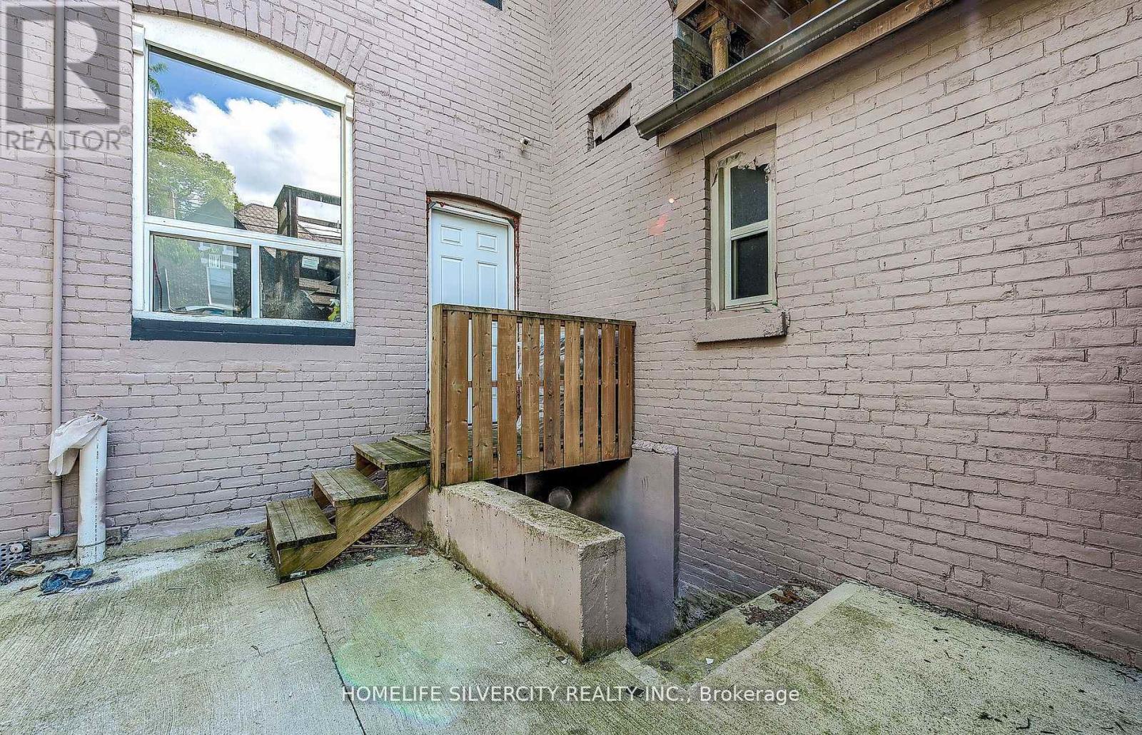 544 Dundas Street E, London East, Ontario  N6B 1W8 - Photo 35 - X12488286