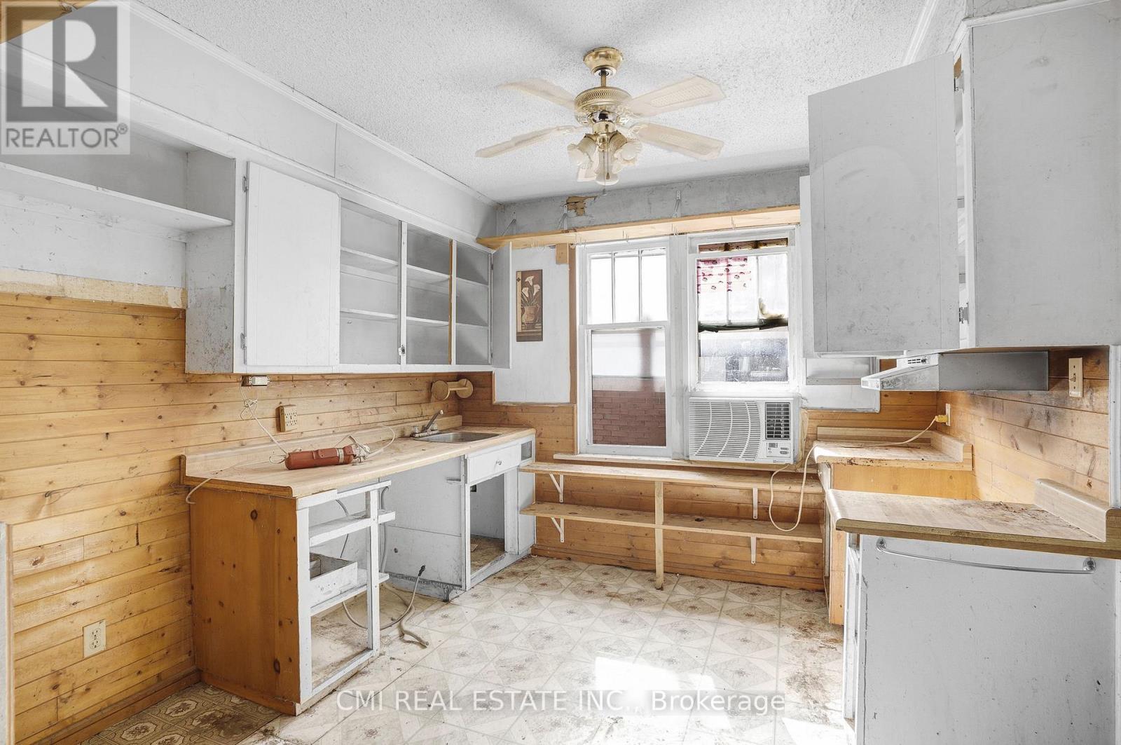 135 Madison Avenue S, Kitchener, Ontario  N2G 3M4 - Photo 12 - X12488322