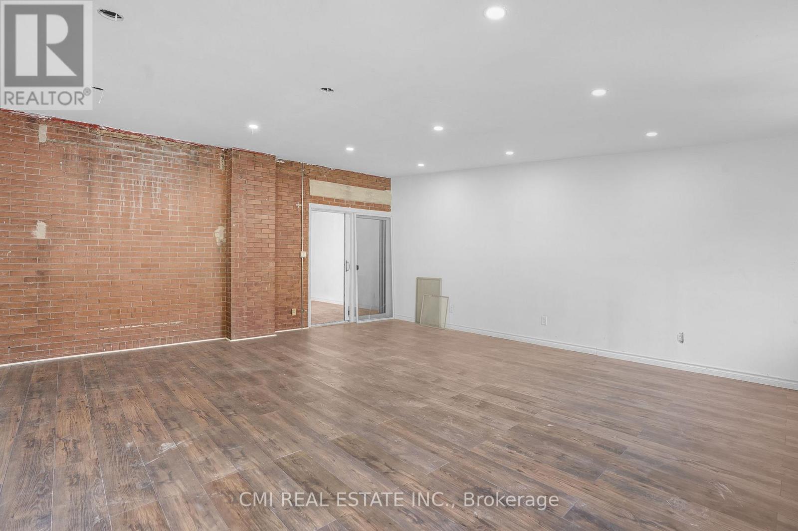 135 Madison Avenue S, Kitchener, Ontario  N2G 3M4 - Photo 5 - X12488322