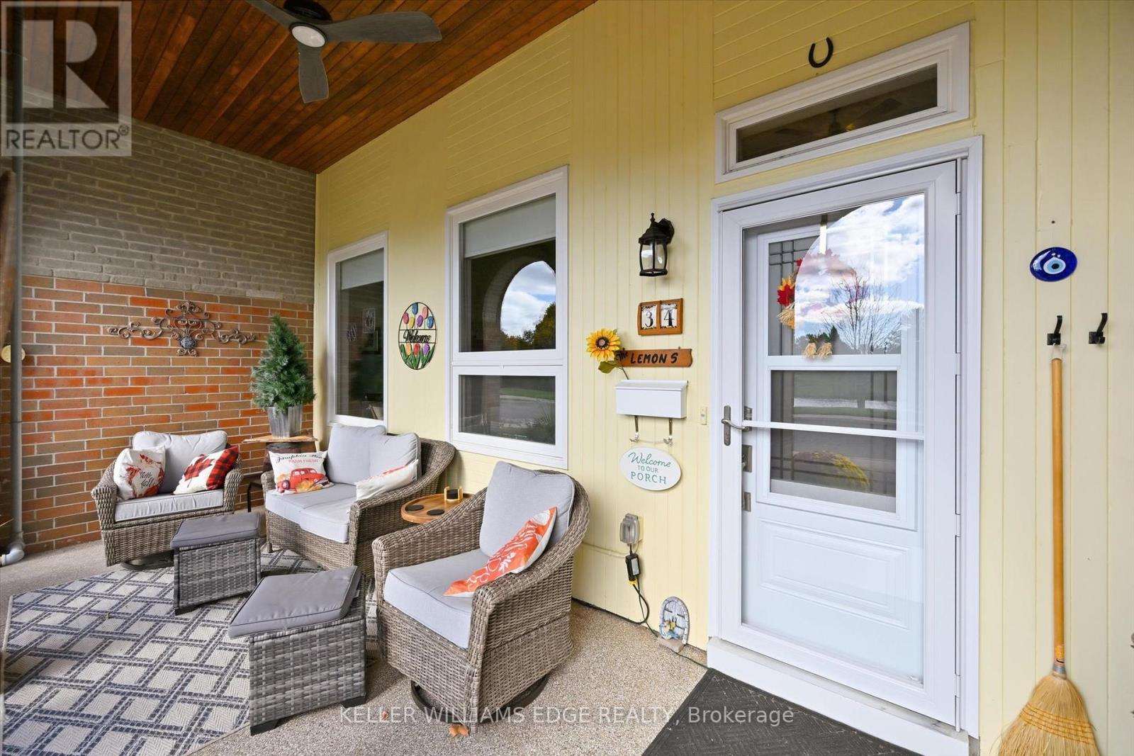 34 Cardinal Mindszenty Boulevard, Hamilton, Ontario  L9B 2M3 - Photo 3 - X12488366