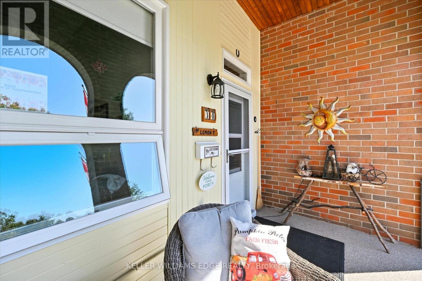 34 Cardinal Mindszenty Boulevard, Hamilton, Ontario  L9B 2M3 - Photo 4 - X12488366