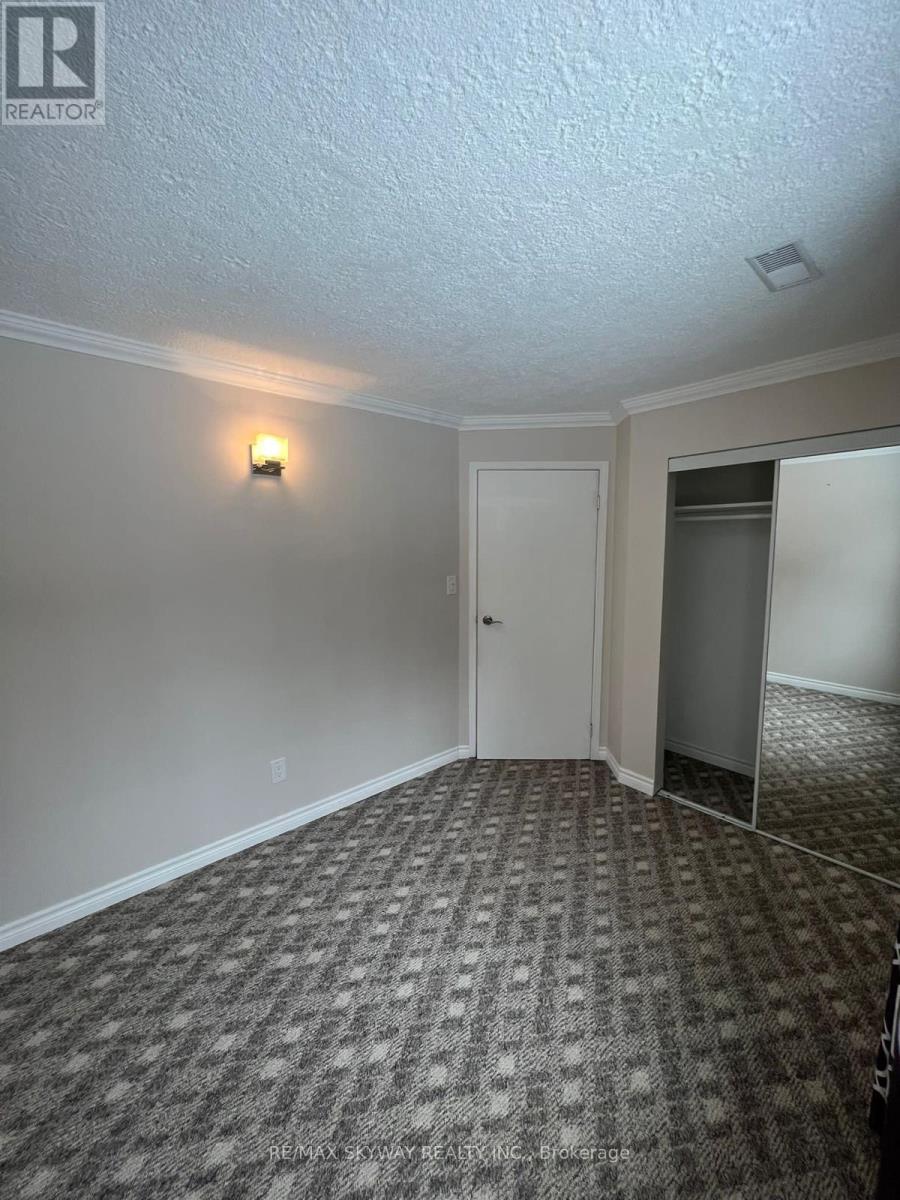 18 Matthew Court, Kitchener, Ontario  N2B 1W6 - Photo 20 - X12488440