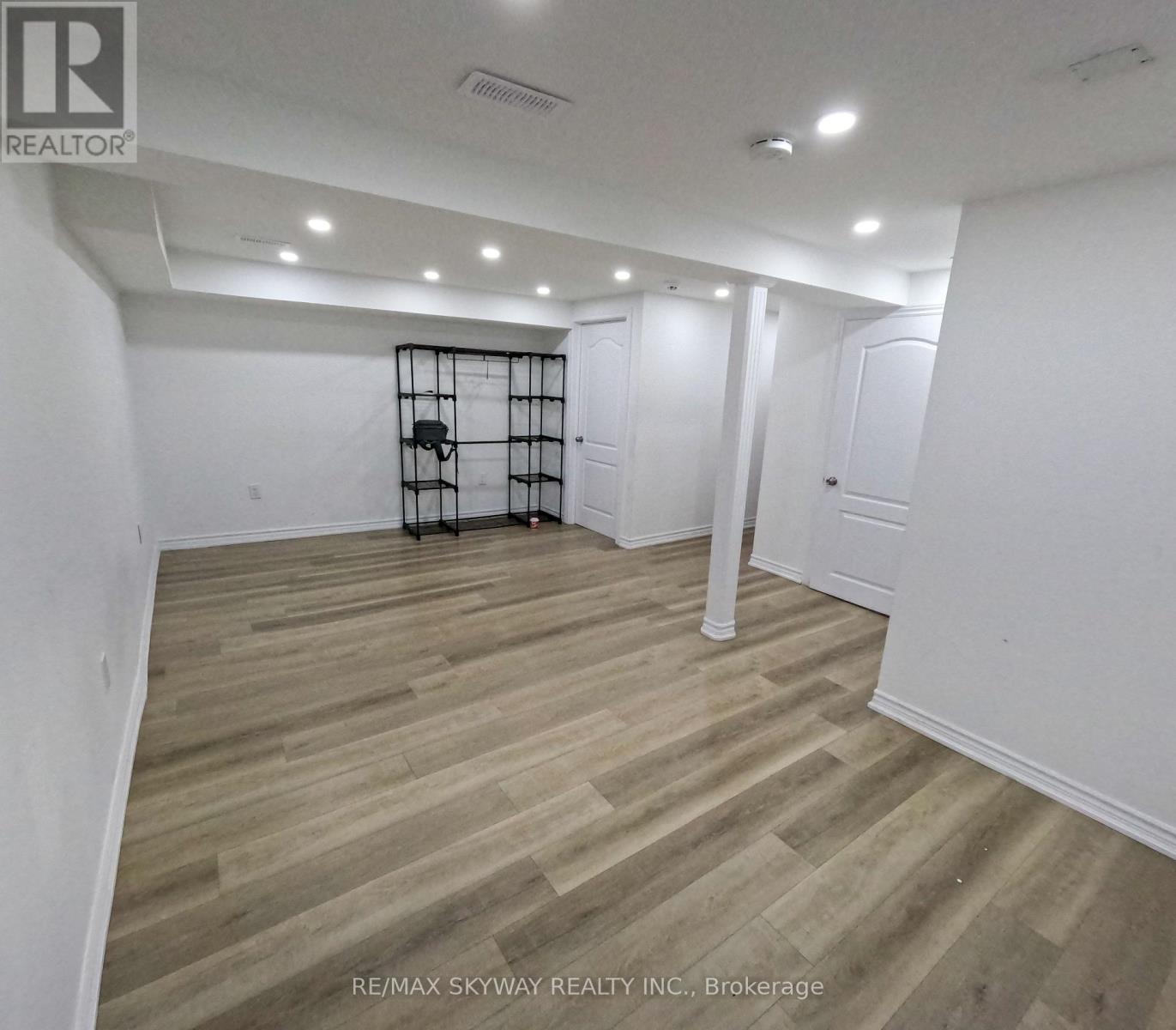 18 Matthew Court, Kitchener, Ontario  N2B 1W6 - Photo 24 - X12488440