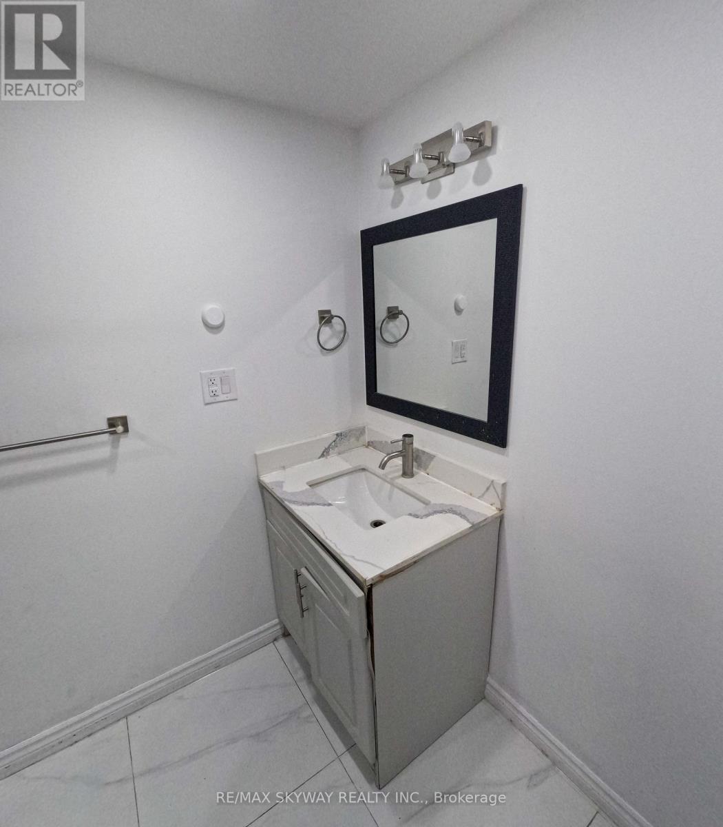 18 Matthew Court, Kitchener, Ontario  N2B 1W6 - Photo 28 - X12488440