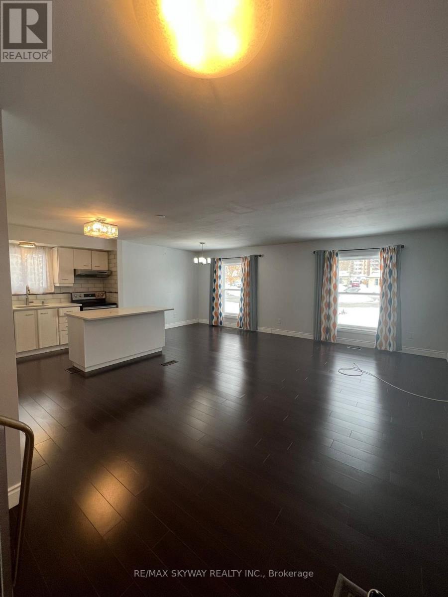 18 Matthew Court, Kitchener, Ontario  N2B 1W6 - Photo 3 - X12488440