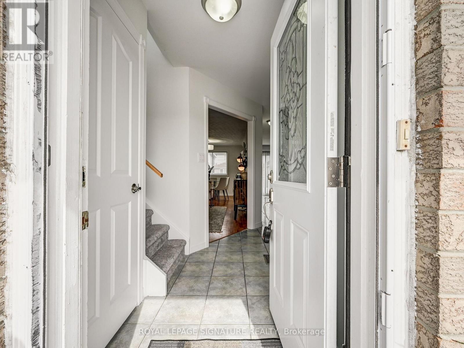 23 Beaverton Drive, Hamilton, Ontario  L8W 3K9 - Photo 3 - X12488466