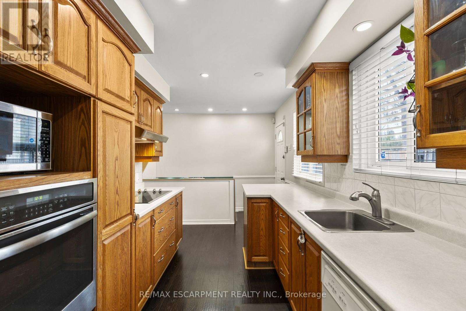 50 Gledhill Crescent, Hamilton, Ontario  L9C 6H4 - Photo 14 - X12488478