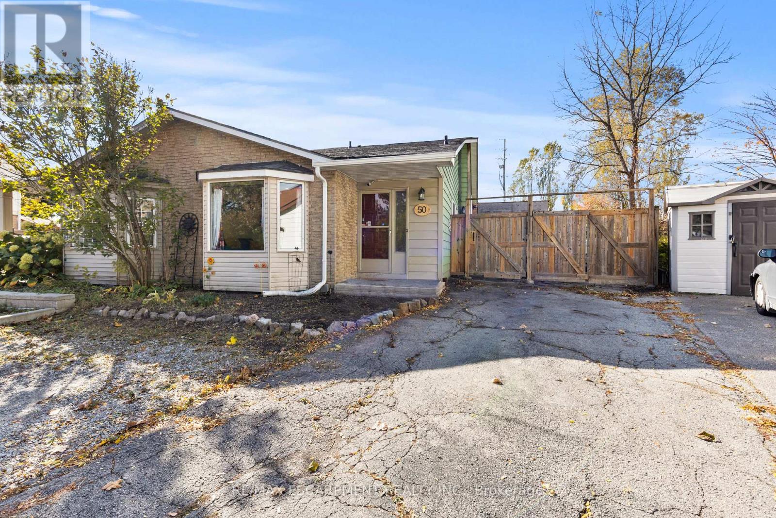 50 Gledhill Crescent, Hamilton, Ontario  L9C 6H4 - Photo 4 - X12488478