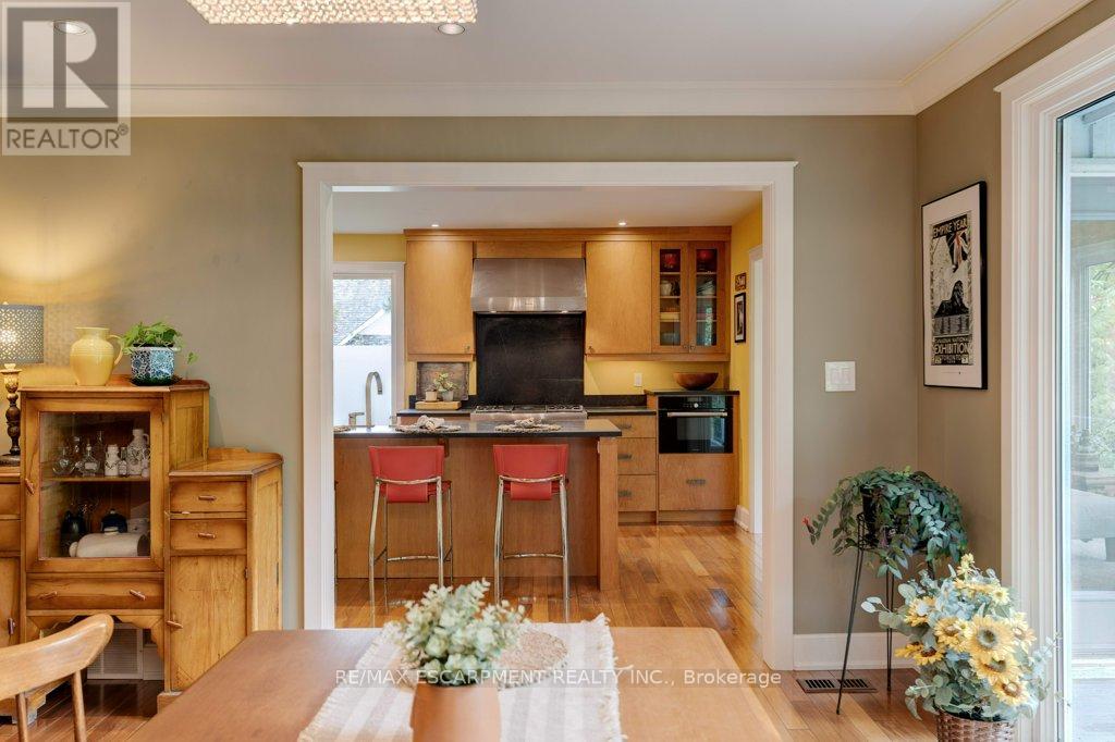 59 Park Road S, Grimsby, Ontario  L3M 4E7 - Photo 11 - X12488534